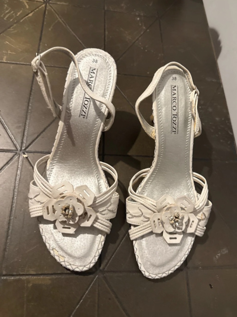 🎀Vintage White Floral Accent Slingback Heels